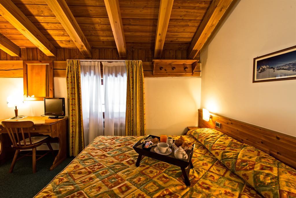 Hotel Beau Site Brusson Esterno foto