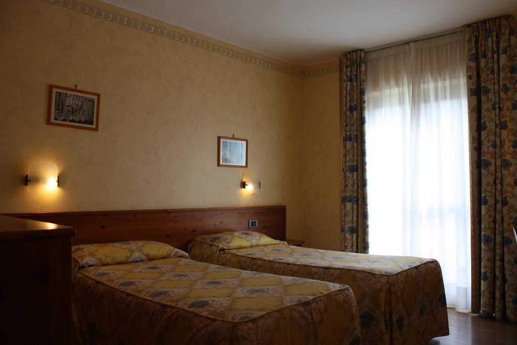 Hotel Beau Site Brusson Esterno foto