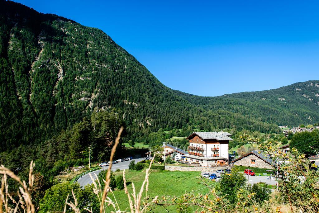 Hotel Beau Site Brusson Esterno foto