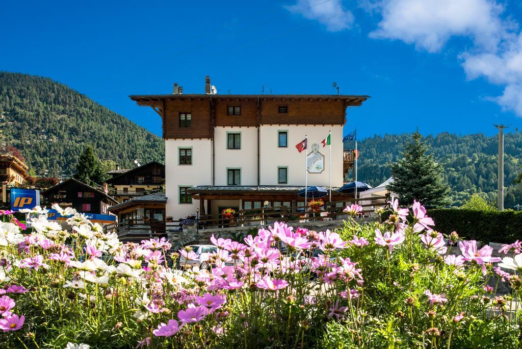 Hotel Beau Site Brusson Esterno foto