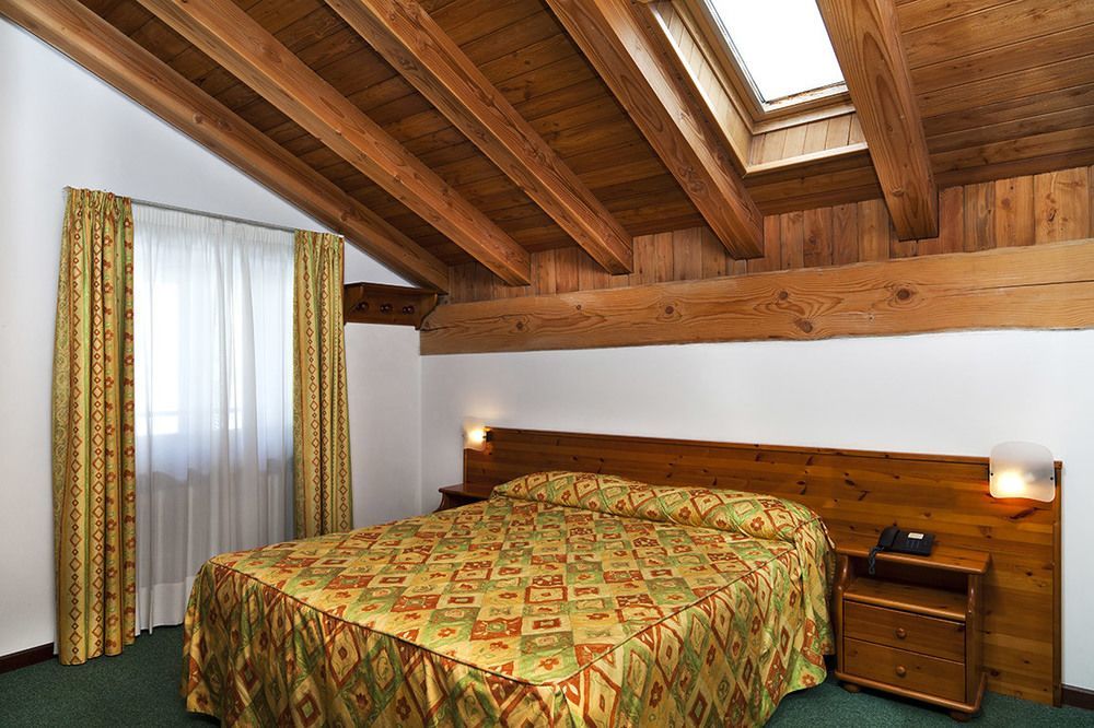 Hotel Beau Site Brusson Esterno foto